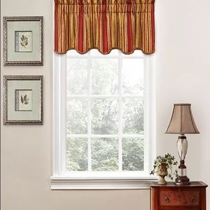 Traditions by Waverly Stripe Ensemble - Crimson Scallop Valance